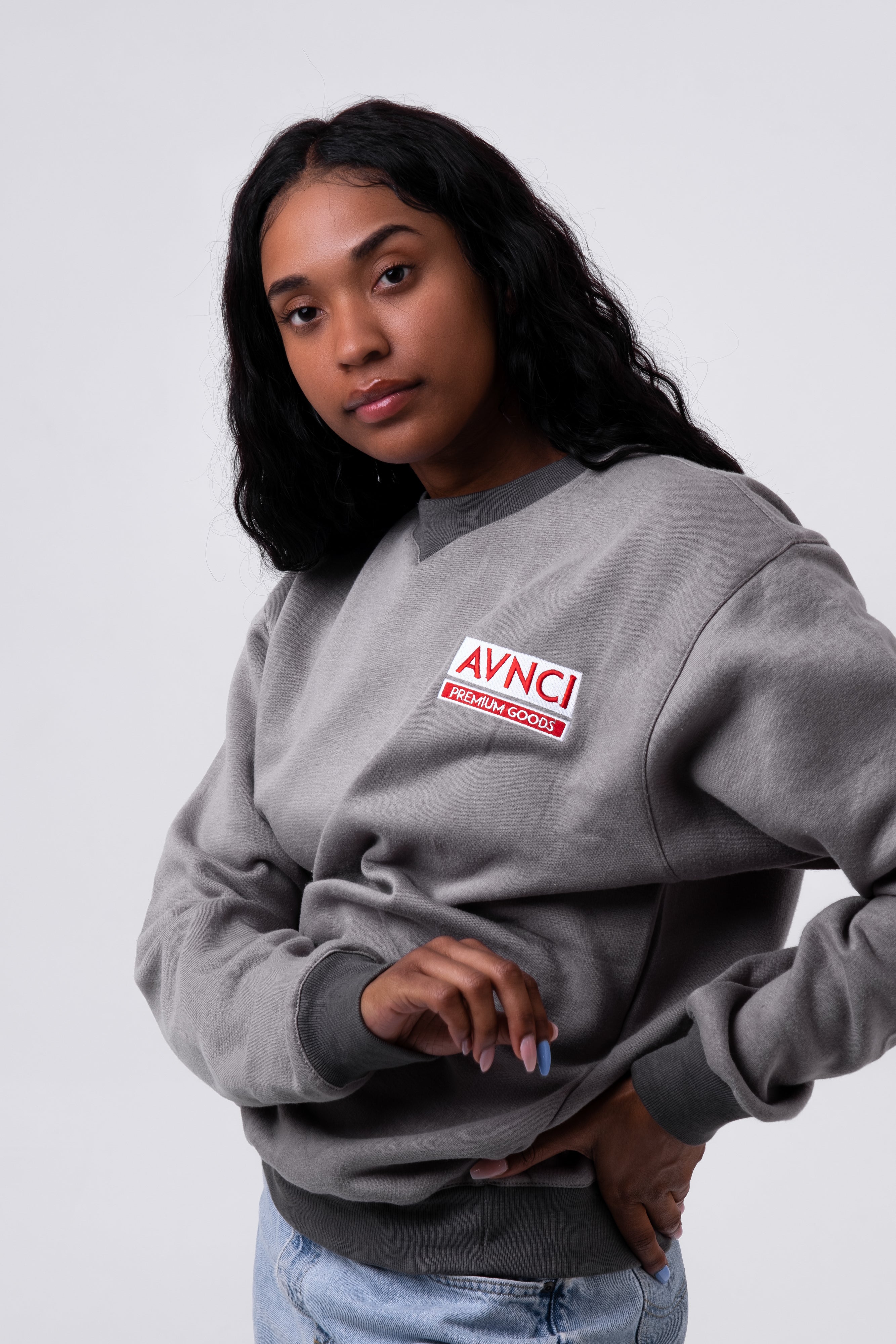 AVNCI V-CREW Embroidered Sweater