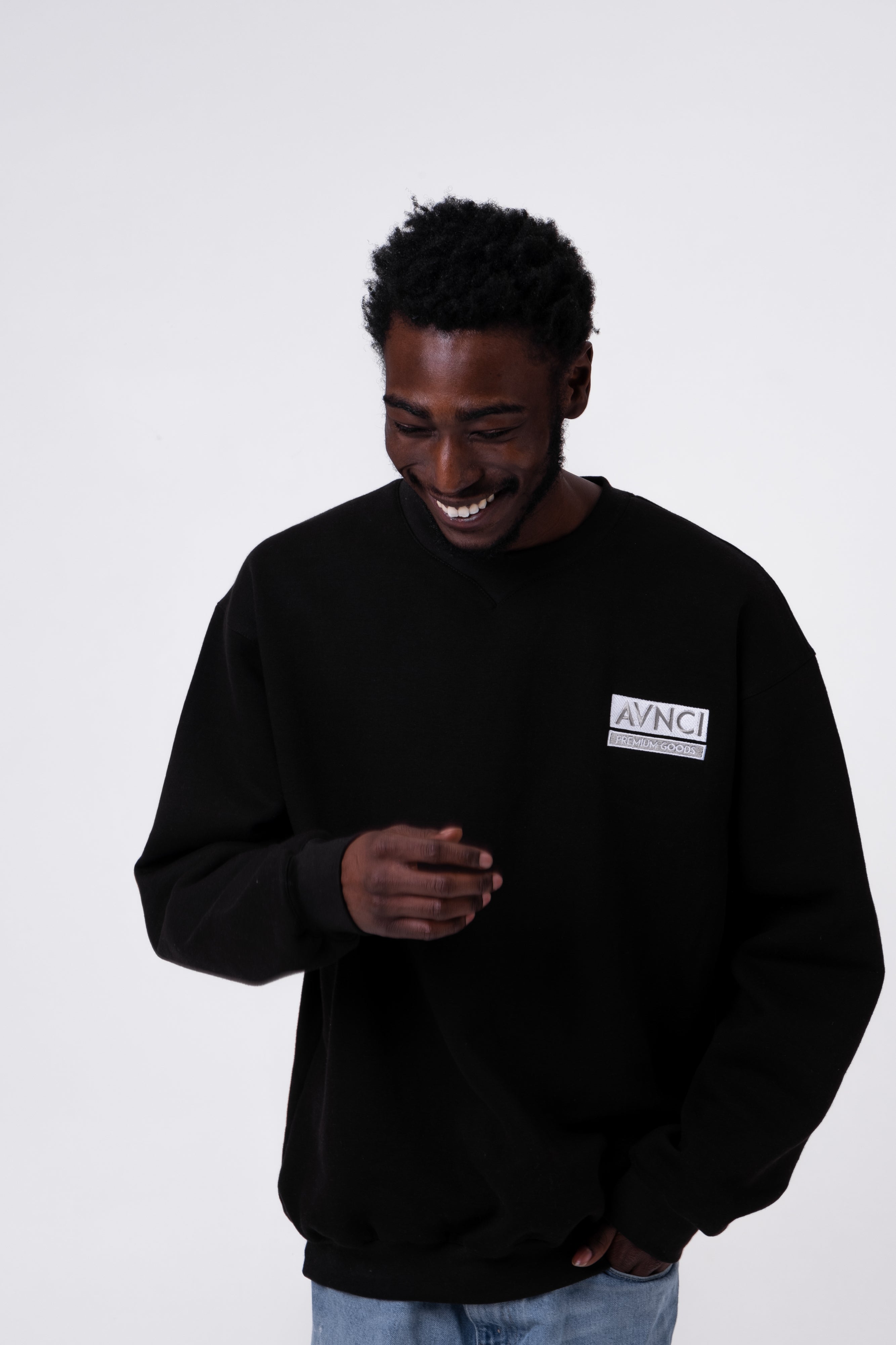 AVNCI V-CREW Embroidered Sweater