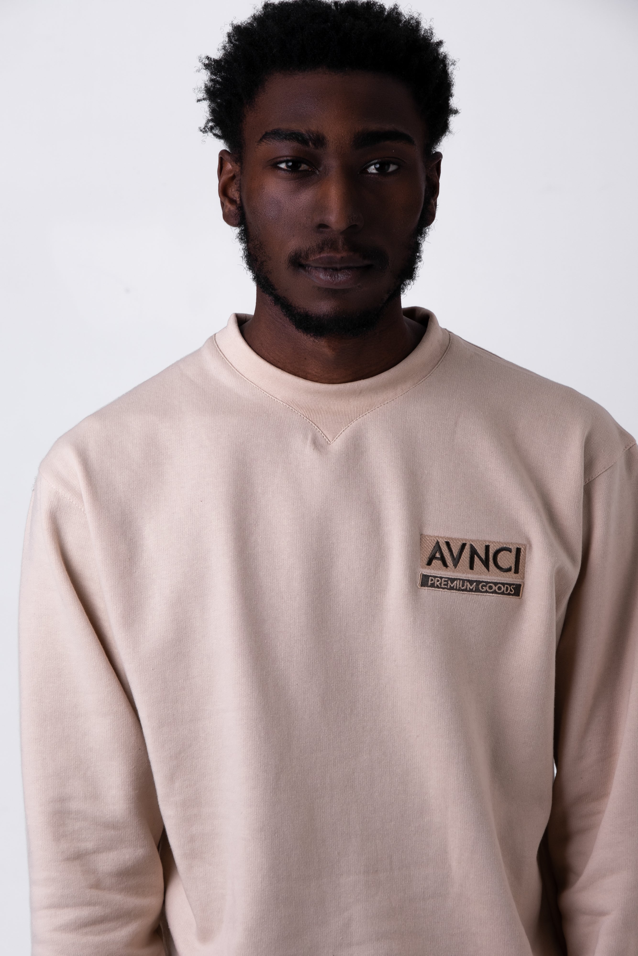 AVNCI V-CREW Embroidered Sweater