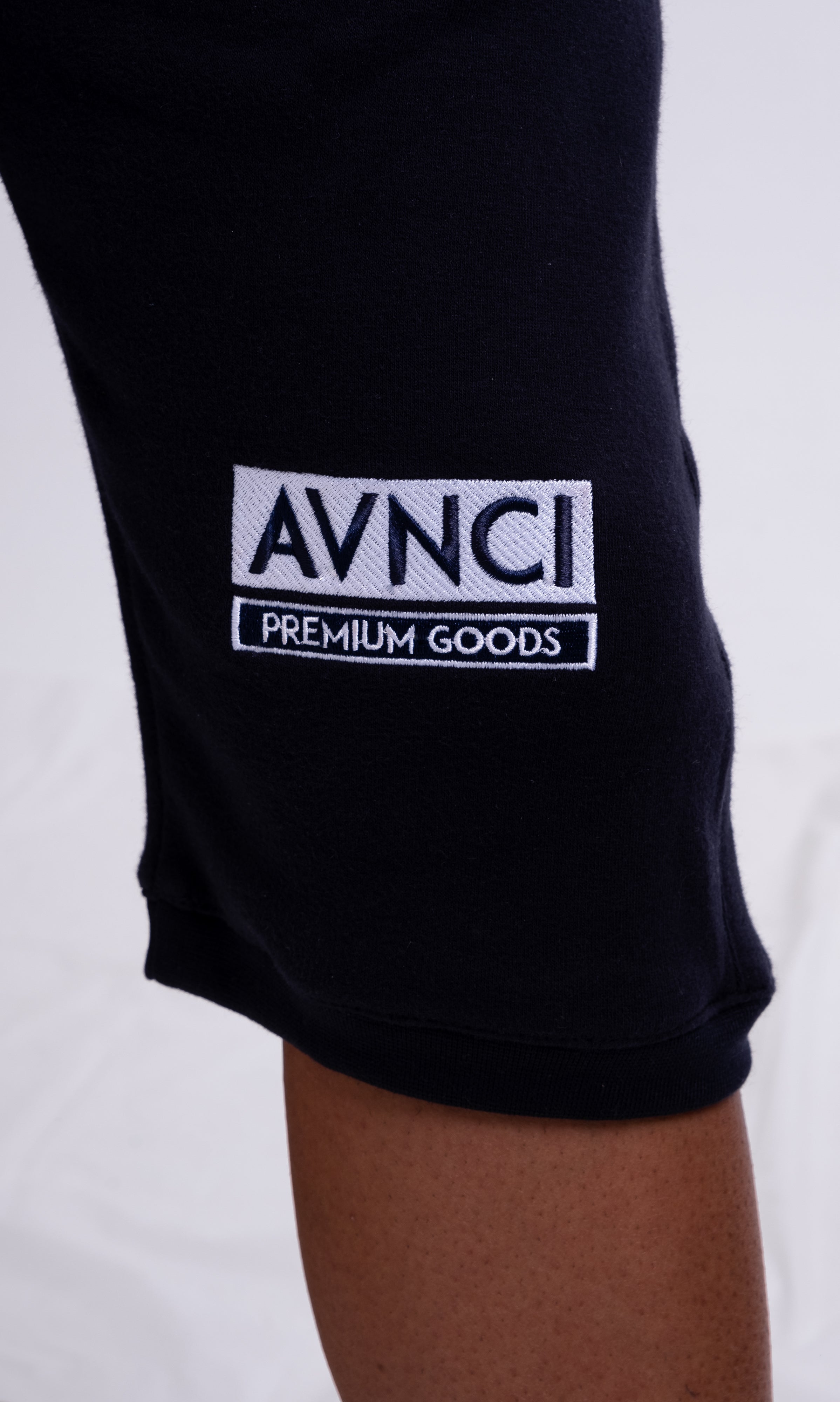AVNCI Embroidered cropped sweats